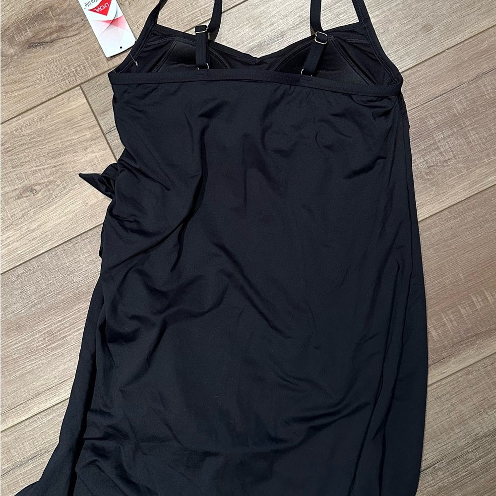 WINTER SALE! Land’s End One Piece Swimsuit (size 8) - Picture 10 of 10